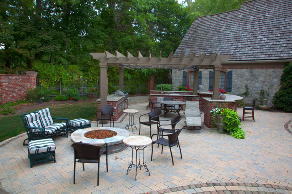 Outdoor Kitchen Entertaining Patio